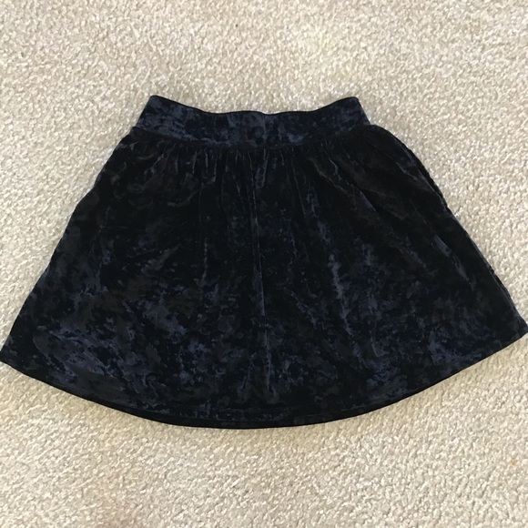 Black Velvet Skirt | M - Picture 5 of 5